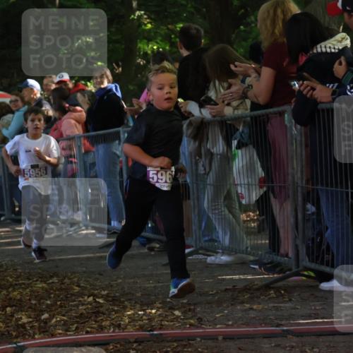 28.09.2025 - 33. Volkslauf durch das schöne Alstertal Strokosch-Dieckow http://msf.ph/oto/8960205 28.09.2025 10:48:09 Ziel 5956, 5963 meine-sportfotos.de