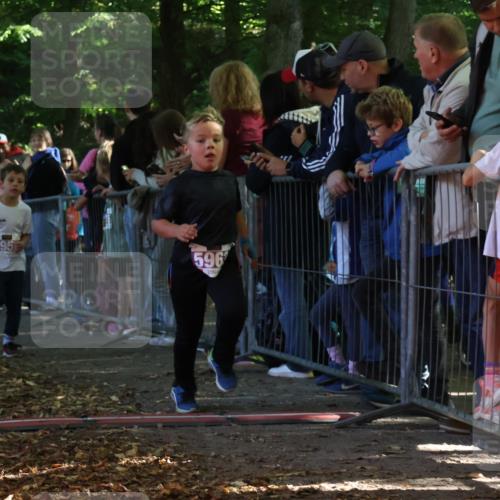 28.09.2025 - 33. Volkslauf durch das schöne Alstertal Strokosch-Dieckow http://msf.ph/oto/8960209 28.09.2025 10:48:09 Ziel 5956, 5963 meine-sportfotos.de