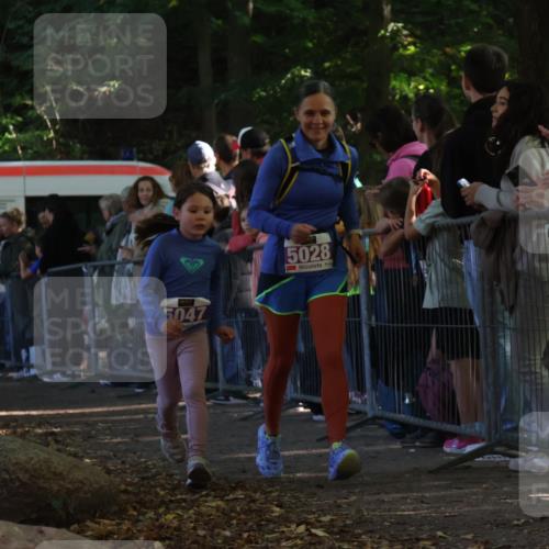 28.09.2025 - 33. Volkslauf durch das schöne Alstertal Strokosch-Dieckow http://msf.ph/oto/8960256 28.09.2025 10:48:19 Ziel 5023, 5028, 5047 meine-sportfotos.de