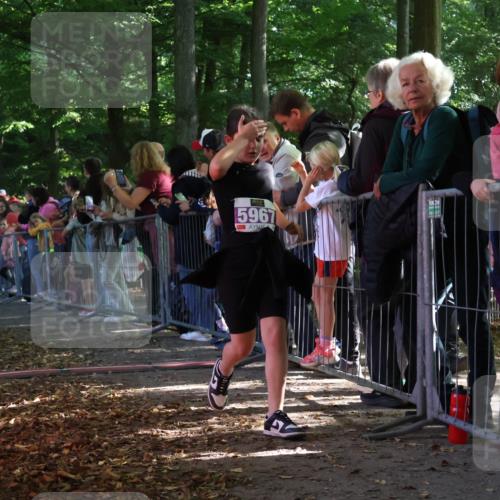 28.09.2025 - 33. Volkslauf durch das schöne Alstertal Strokosch-Dieckow http://msf.ph/oto/8960357 28.09.2025 10:48:45 Ziel 5036, 5967 meine-sportfotos.de