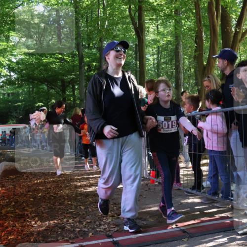 28.09.2025 - 33. Volkslauf durch das schöne Alstertal Strokosch-Dieckow http://msf.ph/oto/8960453 28.09.2025 10:49:05 Ziel 5966, 5968 meine-sportfotos.de