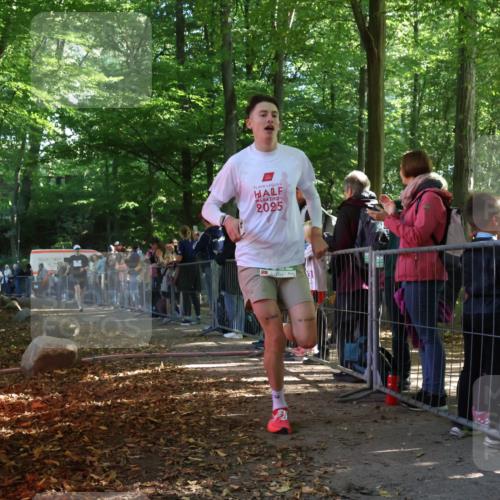 28.09.2025 - 33. Volkslauf durch das schöne Alstertal Strokosch-Dieckow http://msf.ph/oto/8960497 28.09.2025 10:49:29 Ziel 4175, 4922 meine-sportfotos.de