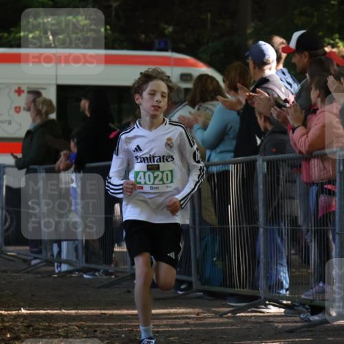 28.09.2025 - 33. Volkslauf durch das schöne Alstertal Strokosch-Dieckow http://msf.ph/oto/8960656 28.09.2025 10:50:25 Ziel 4020, 4021, 4022 meine-sportfotos.de
