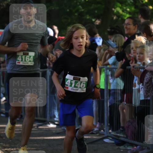 28.09.2025 - 33. Volkslauf durch das schöne Alstertal Strokosch-Dieckow http://msf.ph/oto/8960735 28.09.2025 10:50:35 Ziel 4146, 4164, 4902 meine-sportfotos.de