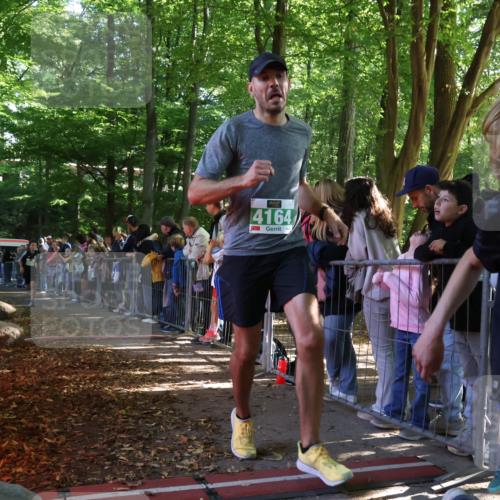 28.09.2025 - 33. Volkslauf durch das schöne Alstertal Strokosch-Dieckow http://msf.ph/oto/8960783 28.09.2025 10:50:37 Ziel 4146, 4164, 4902 meine-sportfotos.de