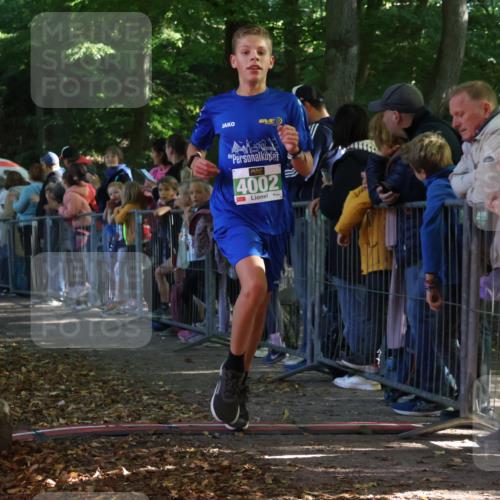 28.09.2025 - 33. Volkslauf durch das schöne Alstertal Strokosch-Dieckow http://msf.ph/oto/8960822 28.09.2025 10:50:49 Ziel 4002, 4100 meine-sportfotos.de
