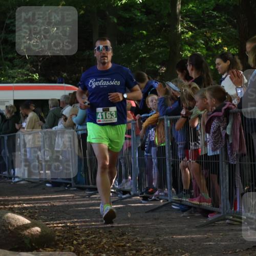28.09.2025 - 33. Volkslauf durch das schöne Alstertal Strokosch-Dieckow http://msf.ph/oto/8960906 28.09.2025 10:51:21 Ziel 4163 meine-sportfotos.de