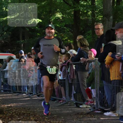 28.09.2025 - 33. Volkslauf durch das schöne Alstertal Strokosch-Dieckow http://msf.ph/oto/8960968 28.09.2025 10:51:59 Ziel 4162 meine-sportfotos.de