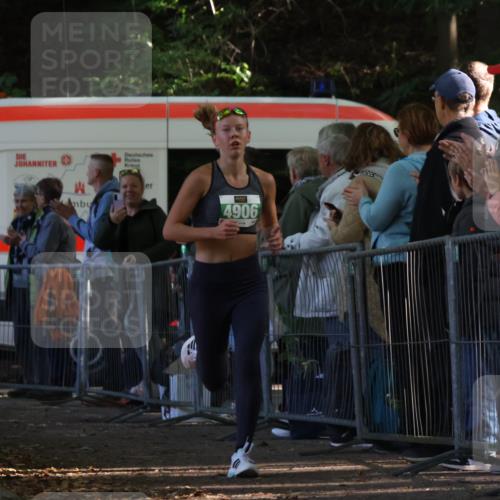 28.09.2025 - 33. Volkslauf durch das schöne Alstertal Strokosch-Dieckow http://msf.ph/oto/8960995 28.09.2025 10:52:11 Ziel 4906, 4910 meine-sportfotos.de
