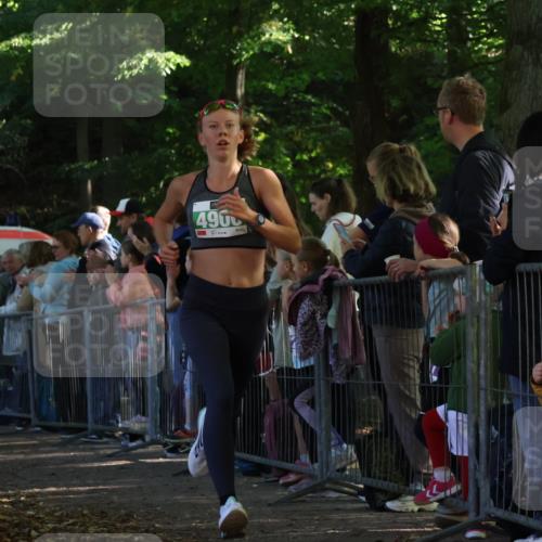 28.09.2025 - 33. Volkslauf durch das schöne Alstertal Strokosch-Dieckow http://msf.ph/oto/8961018 28.09.2025 10:52:13 Ziel 4906, 4910 meine-sportfotos.de