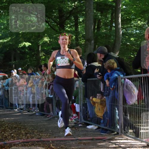28.09.2025 - 33. Volkslauf durch das schöne Alstertal Strokosch-Dieckow http://msf.ph/oto/8961025 28.09.2025 10:52:14 Ziel 4906, 4910, 4918 meine-sportfotos.de