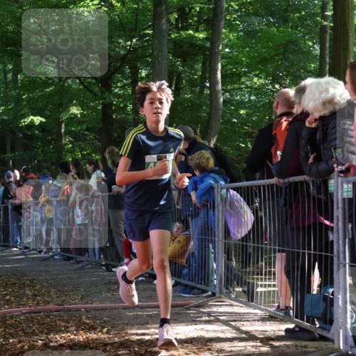 28.09.2025 - 33. Volkslauf durch das schöne Alstertal Strokosch-Dieckow http://msf.ph/oto/8961112 28.09.2025 10:52:24 Ziel 4075, 4118, 4918 meine-sportfotos.de