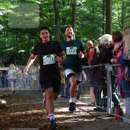 28.09.2025 - 33. Volkslauf durch das schöne Alstertal Strokosch-Dieckow http://msf.ph/oto/8961206 28.09.2025 10:52:51 Ziel 4007, 4078, 4173 meine-sportfotos.de