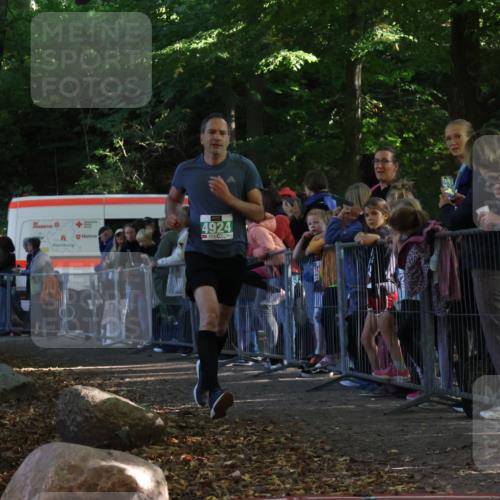 28.09.2025 - 33. Volkslauf durch das schöne Alstertal Strokosch-Dieckow http://msf.ph/oto/8961267 28.09.2025 10:53:19 Ziel 4924 meine-sportfotos.de