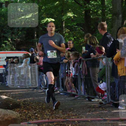 28.09.2025 - 33. Volkslauf durch das schöne Alstertal Strokosch-Dieckow http://msf.ph/oto/8961269 28.09.2025 10:53:20 Ziel 4924 meine-sportfotos.de