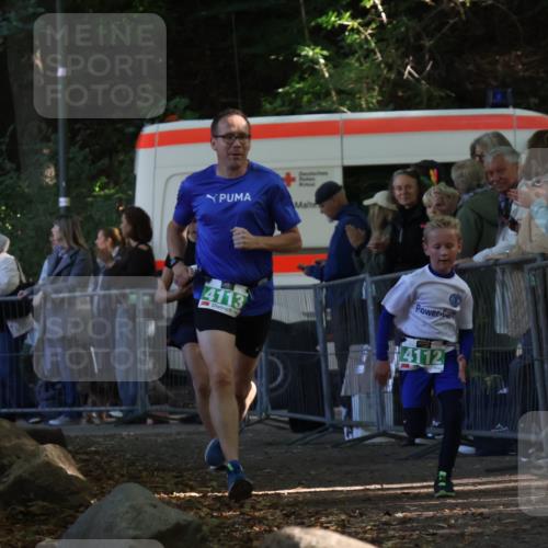 28.09.2025 - 33. Volkslauf durch das schöne Alstertal Strokosch-Dieckow http://msf.ph/oto/8961372 28.09.2025 10:54:11 Ziel 4112, 4113, 4177, 4916 meine-sportfotos.de
