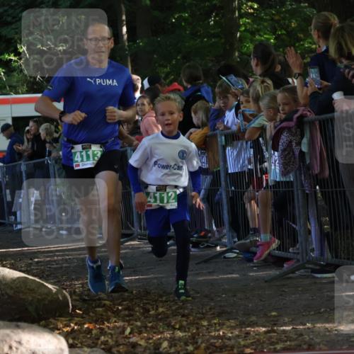 28.09.2025 - 33. Volkslauf durch das schöne Alstertal Strokosch-Dieckow http://msf.ph/oto/8961376 28.09.2025 10:54:13 Ziel 4112, 4113, 4177, 4916 meine-sportfotos.de