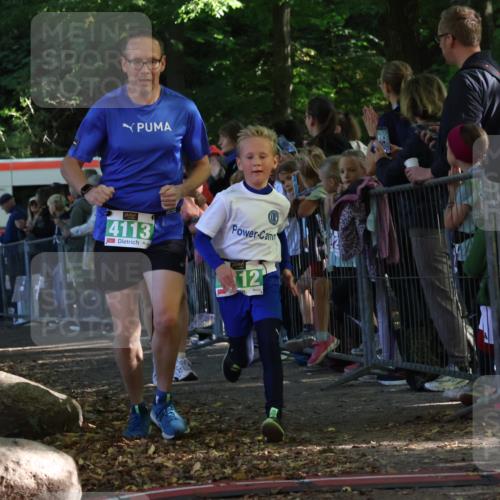 28.09.2025 - 33. Volkslauf durch das schöne Alstertal Strokosch-Dieckow http://msf.ph/oto/8961378 28.09.2025 10:54:14 Ziel 4112, 4113, 4177, 4916 meine-sportfotos.de