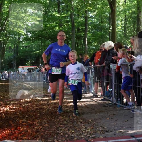 28.09.2025 - 33. Volkslauf durch das schöne Alstertal Strokosch-Dieckow http://msf.ph/oto/8961386 28.09.2025 10:54:15 Ziel 4112, 4113, 4177, 4916 meine-sportfotos.de