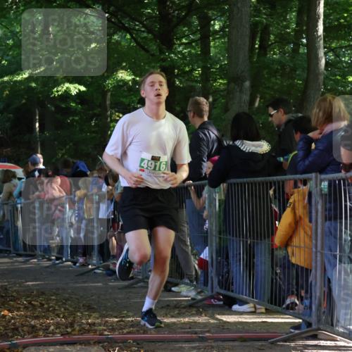 28.09.2025 - 33. Volkslauf durch das schöne Alstertal Strokosch-Dieckow http://msf.ph/oto/8961396 28.09.2025 10:54:19 Ziel 4916 meine-sportfotos.de