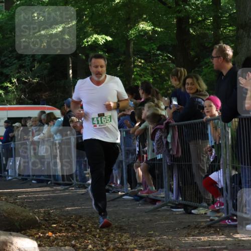 28.09.2025 - 33. Volkslauf durch das schöne Alstertal Strokosch-Dieckow http://msf.ph/oto/8961409 28.09.2025 10:54:37 Ziel 4165 meine-sportfotos.de