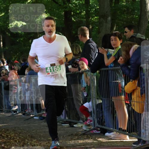 28.09.2025 - 33. Volkslauf durch das schöne Alstertal Strokosch-Dieckow http://msf.ph/oto/8961411 28.09.2025 10:54:37 Ziel 4165 meine-sportfotos.de