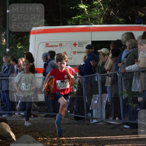 28.09.2025 - 33. Volkslauf durch das schöne Alstertal Strokosch-Dieckow http://msf.ph/oto/8961487 28.09.2025 10:55:06 Ziel 4040, 4111 meine-sportfotos.de