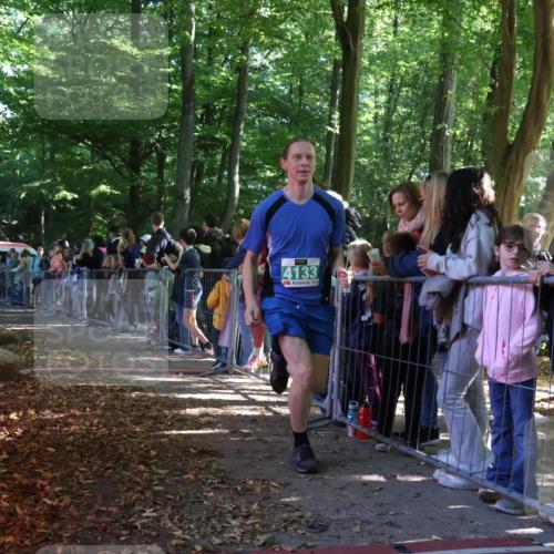 28.09.2025 - 33. Volkslauf durch das schöne Alstertal Strokosch-Dieckow http://msf.ph/oto/8961778 28.09.2025 10:56:28 Ziel 4133 meine-sportfotos.de