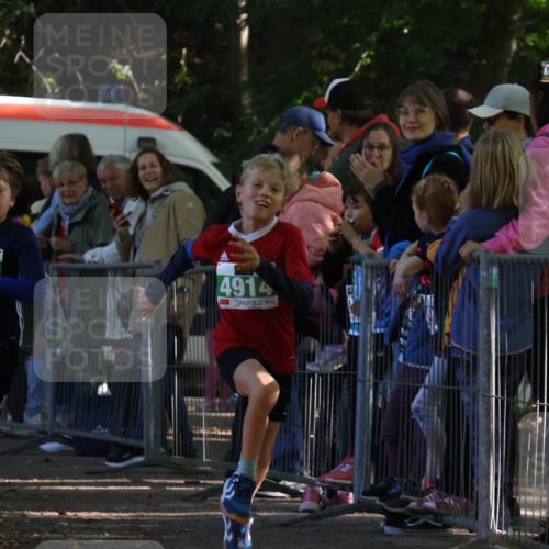 28.09.2025 - 33. Volkslauf durch das schöne Alstertal Strokosch-Dieckow http://msf.ph/oto/8961793 28.09.2025 10:56:40 Ziel 4065, 4069, 4081, 4914 meine-sportfotos.de