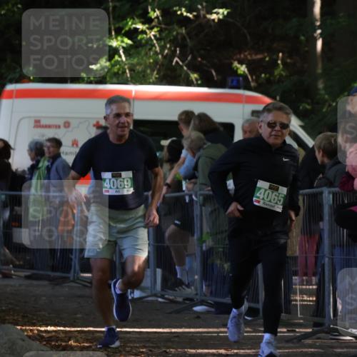 28.09.2025 - 33. Volkslauf durch das schöne Alstertal Strokosch-Dieckow http://msf.ph/oto/8961840 28.09.2025 10:56:45 Ziel 4065, 4069 meine-sportfotos.de