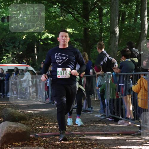 28.09.2025 - 33. Volkslauf durch das schöne Alstertal Strokosch-Dieckow http://msf.ph/oto/8961989 28.09.2025 10:57:03 Ziel 4012, 4044, 4045, 4055, 4060, 4186, 4187 meine-sportfotos.de