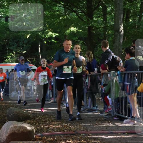 28.09.2025 - 33. Volkslauf durch das schöne Alstertal Strokosch-Dieckow http://msf.ph/oto/8962047 28.09.2025 10:57:09 Ziel 4012, 4032, 4044, 4045, 4060, 4130, 4160 meine-sportfotos.de