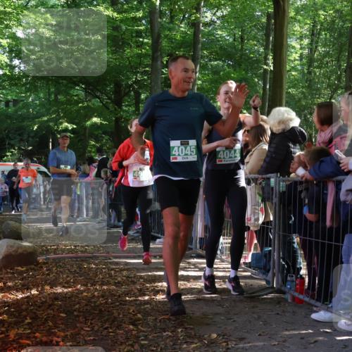 28.09.2025 - 33. Volkslauf durch das schöne Alstertal Strokosch-Dieckow http://msf.ph/oto/8962082 28.09.2025 10:57:11 Ziel 4012, 4032, 4044, 4045, 4060, 4130, 4160 meine-sportfotos.de