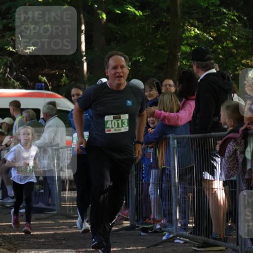 28.09.2025 - 33. Volkslauf durch das schöne Alstertal Strokosch-Dieckow http://msf.ph/oto/8962243 28.09.2025 10:57:33 Ziel 4013, 4080, 4087, 4088, 4119, 4125, 4126, 4920, 4921 meine-sportfotos.de