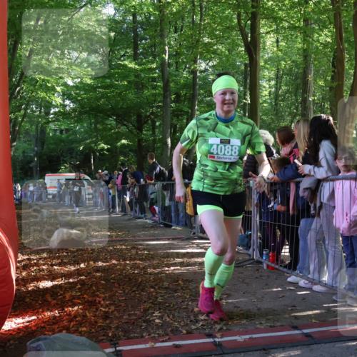 28.09.2025 - 33. Volkslauf durch das schöne Alstertal Strokosch-Dieckow http://msf.ph/oto/8962371 28.09.2025 10:57:43 Ziel 4088, 4103, 4127 meine-sportfotos.de