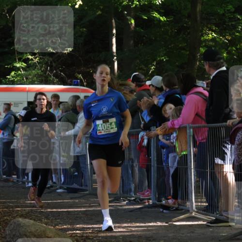 28.09.2025 - 33. Volkslauf durch das schöne Alstertal Strokosch-Dieckow http://msf.ph/oto/8962457 28.09.2025 10:57:54 Ziel 4054, 4076 meine-sportfotos.de