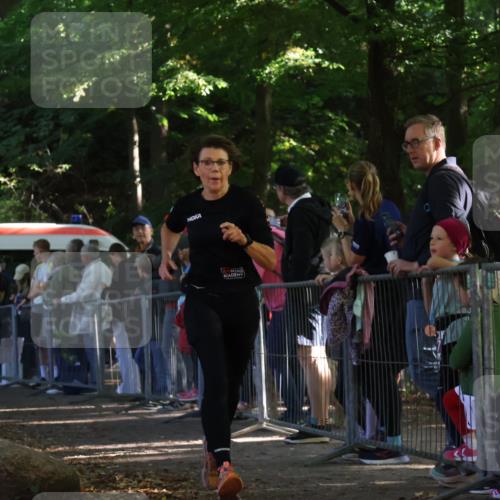 28.09.2025 - 33. Volkslauf durch das schöne Alstertal Strokosch-Dieckow http://msf.ph/oto/8962489 28.09.2025 10:57:57 Ziel 4054, 4076 meine-sportfotos.de