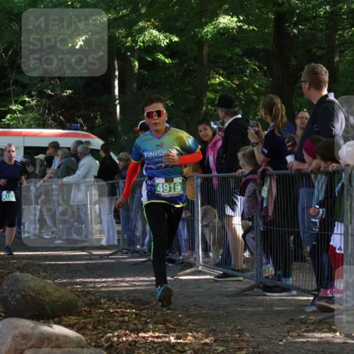 28.09.2025 - 33. Volkslauf durch das schöne Alstertal Strokosch-Dieckow http://msf.ph/oto/8962520 28.09.2025 10:58:08 Ziel 4105, 4123, 4156, 4919 meine-sportfotos.de