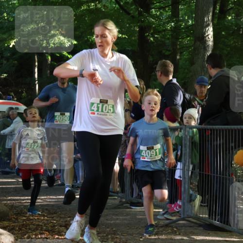 28.09.2025 - 33. Volkslauf durch das schöne Alstertal Strokosch-Dieckow http://msf.ph/oto/8962598 28.09.2025 10:58:17 Ziel 4090, 4091, 4105, 4122 meine-sportfotos.de