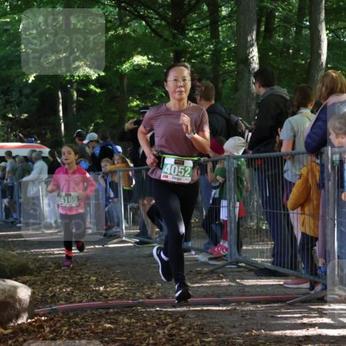 28.09.2025 - 33. Volkslauf durch das schöne Alstertal Strokosch-Dieckow http://msf.ph/oto/8962696 28.09.2025 10:58:38 Ziel 4052, 4095, 4169 meine-sportfotos.de