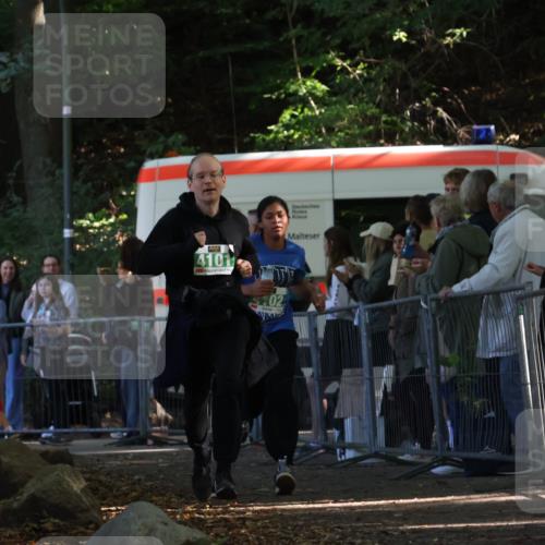 28.09.2025 - 33. Volkslauf durch das schöne Alstertal Strokosch-Dieckow http://msf.ph/oto/8962856 28.09.2025 10:59:07 Ziel 4101, 4102, 4917 meine-sportfotos.de