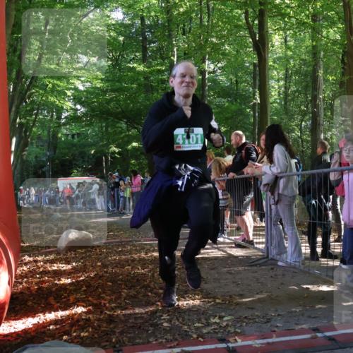 28.09.2025 - 33. Volkslauf durch das schöne Alstertal Strokosch-Dieckow http://msf.ph/oto/8962883 28.09.2025 10:59:12 Ziel 4101, 4102, 4917 meine-sportfotos.de