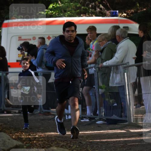28.09.2025 - 33. Volkslauf durch das schöne Alstertal Strokosch-Dieckow http://msf.ph/oto/8962895 28.09.2025 10:59:49 Ziel 4028, 4099 meine-sportfotos.de