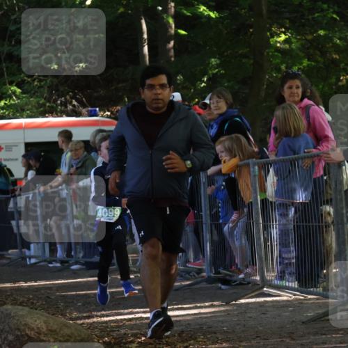 28.09.2025 - 33. Volkslauf durch das schöne Alstertal Strokosch-Dieckow http://msf.ph/oto/8962903 28.09.2025 10:59:51 Ziel 4028, 4099 meine-sportfotos.de