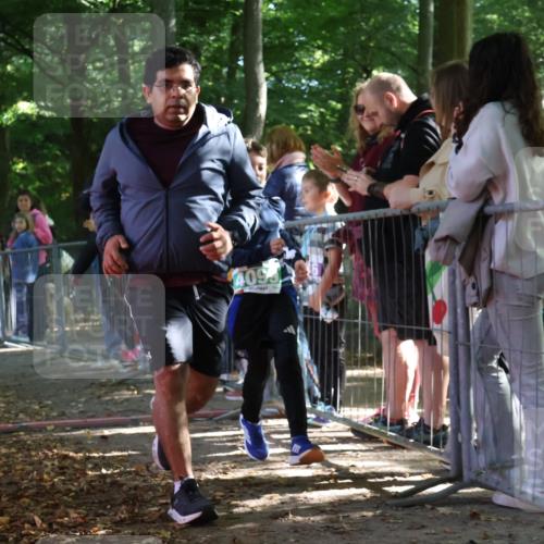 28.09.2025 - 33. Volkslauf durch das schöne Alstertal Strokosch-Dieckow http://msf.ph/oto/8962909 28.09.2025 10:59:53 Ziel 4028, 4099 meine-sportfotos.de
