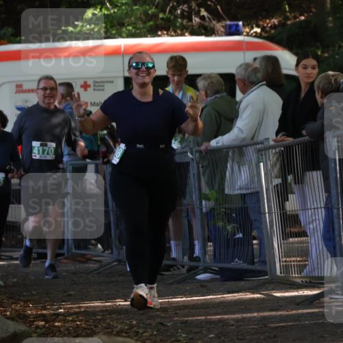 28.09.2025 - 33. Volkslauf durch das schöne Alstertal Strokosch-Dieckow http://msf.ph/oto/8962916 28.09.2025 11:00:02 Ziel 4098, 4170, 4913 meine-sportfotos.de