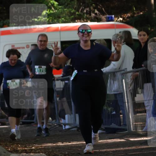 28.09.2025 - 33. Volkslauf durch das schöne Alstertal Strokosch-Dieckow http://msf.ph/oto/8962918 28.09.2025 11:00:03 Ziel 4098, 4170, 4913 meine-sportfotos.de