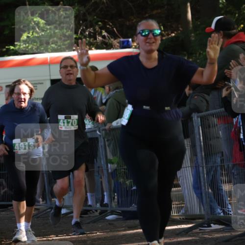 28.09.2025 - 33. Volkslauf durch das schöne Alstertal Strokosch-Dieckow http://msf.ph/oto/8962922 28.09.2025 11:00:04 Ziel 4098, 4170, 4913 meine-sportfotos.de