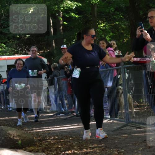 28.09.2025 - 33. Volkslauf durch das schöne Alstertal Strokosch-Dieckow http://msf.ph/oto/8962929 28.09.2025 11:00:06 Ziel 4098, 4170, 4913 meine-sportfotos.de