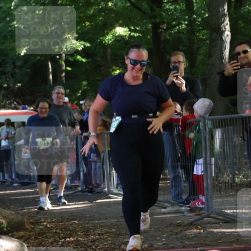 28.09.2025 - 33. Volkslauf durch das schöne Alstertal Strokosch-Dieckow http://msf.ph/oto/8962933 28.09.2025 11:00:07 Ziel 4098, 4170, 4913 meine-sportfotos.de